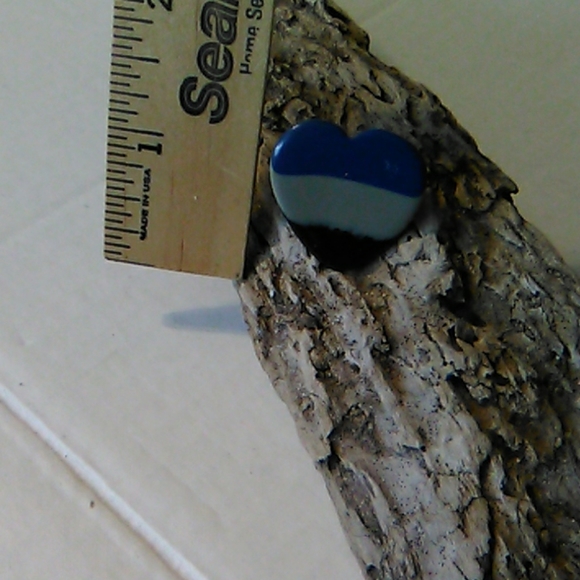 New Heart shaped earrings - Picture 3 of 4